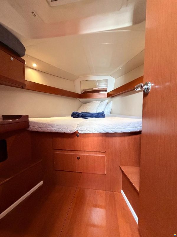 Beneteau Oceanis 37