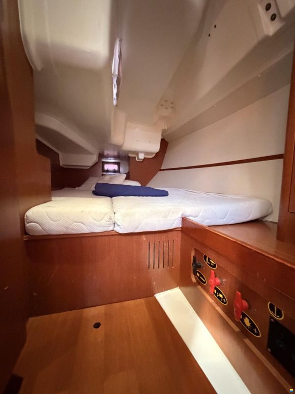 Beneteau Oceanis 37