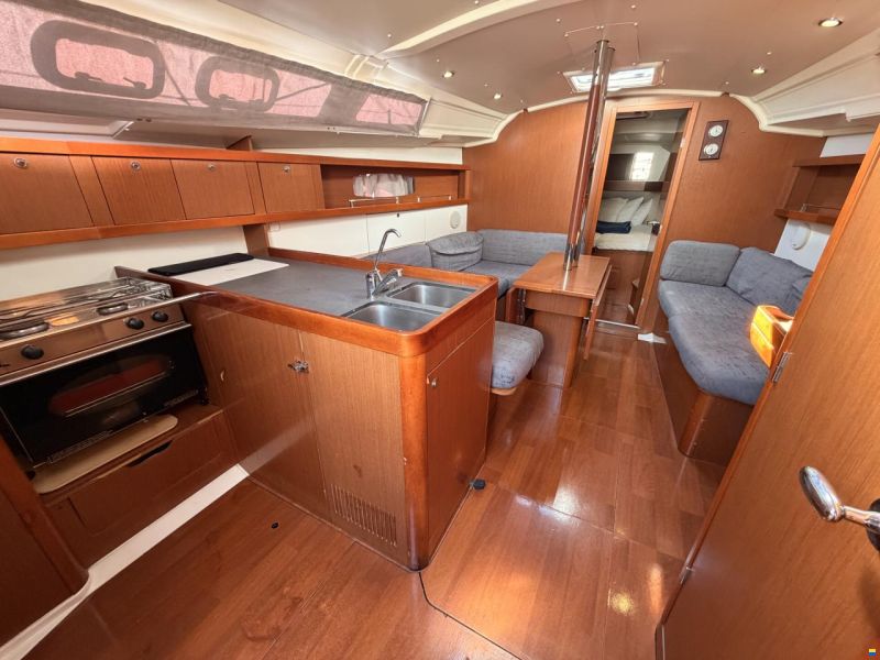 Beneteau Oceanis 37