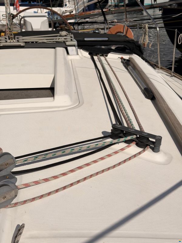 Beneteau Oceanis 37