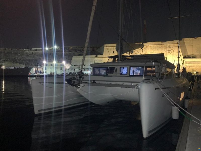 Lagoon 421