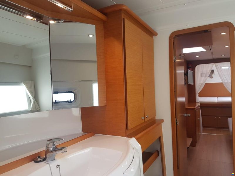 Lagoon 421