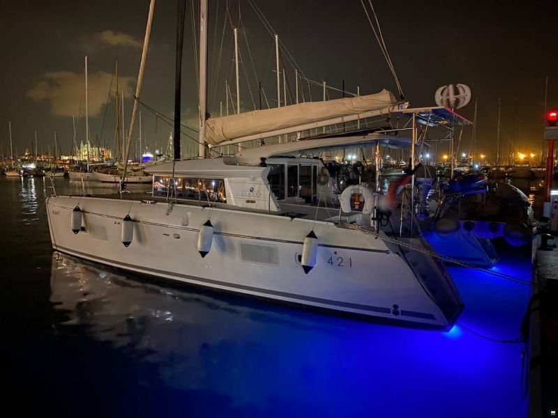 Lagoon 421
