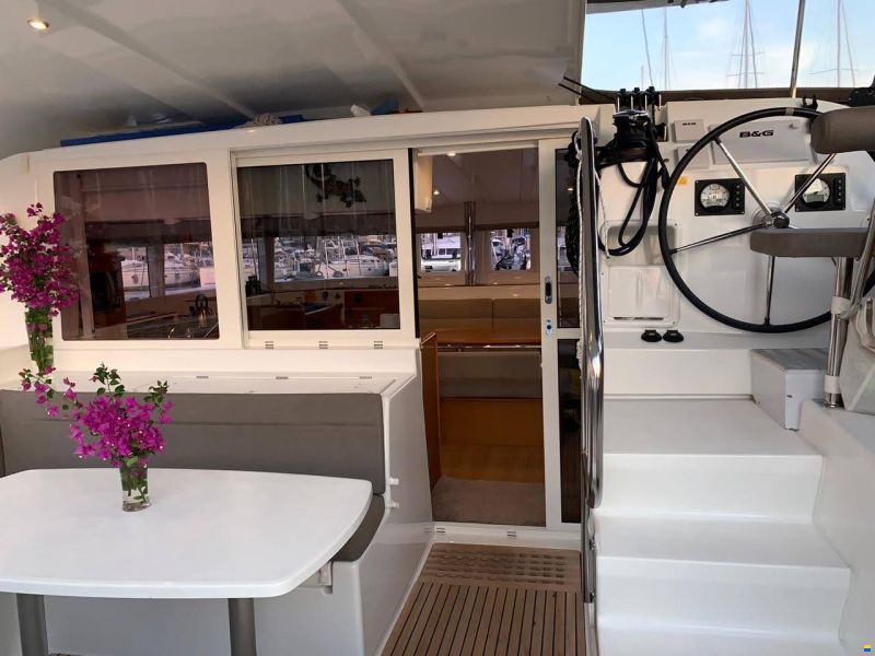 Lagoon 421
