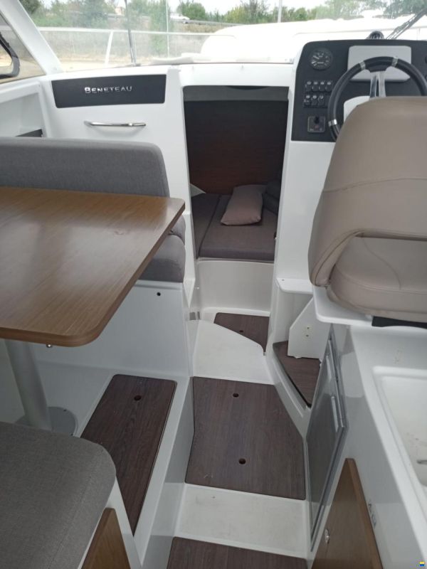 Beneteau Antares 8