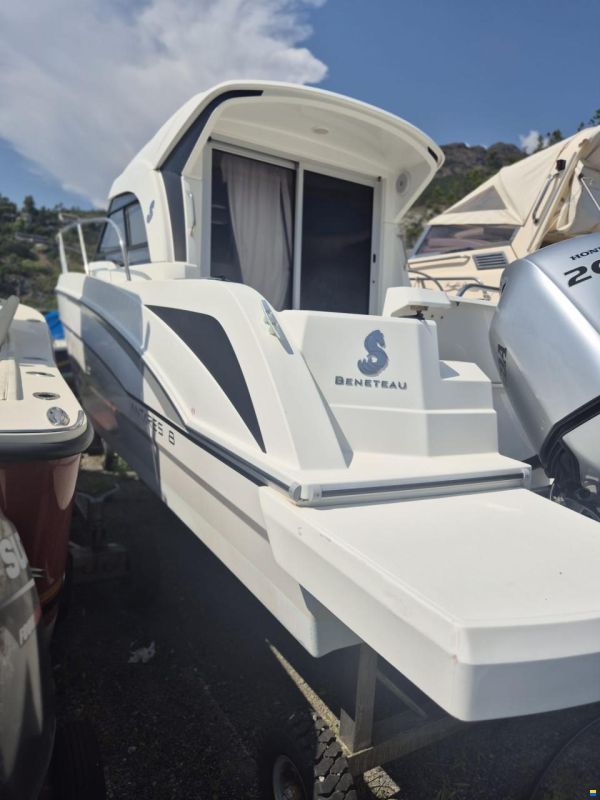 Beneteau Antares 8