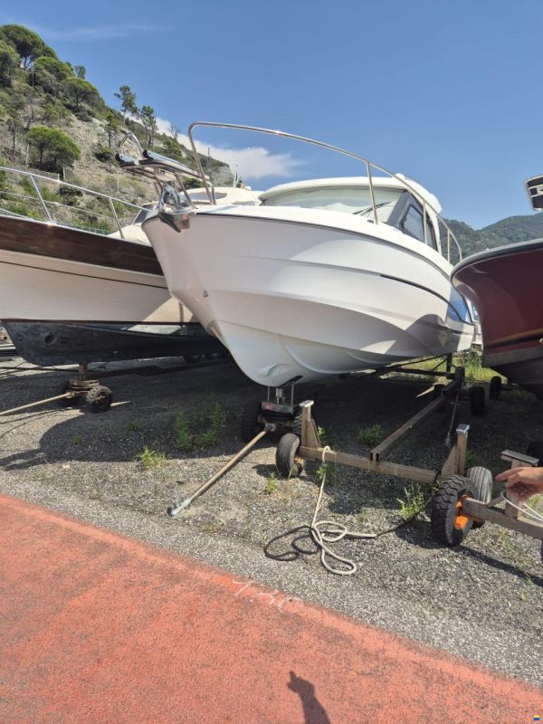 Beneteau Antares 8