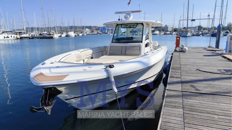 Boston Whaler 380 Outrage