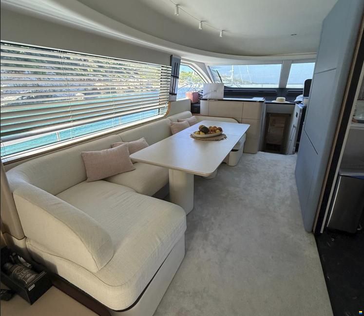 Azimut 68 FLY
