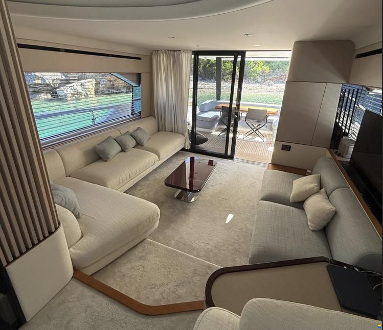 Azimut 68 FLY