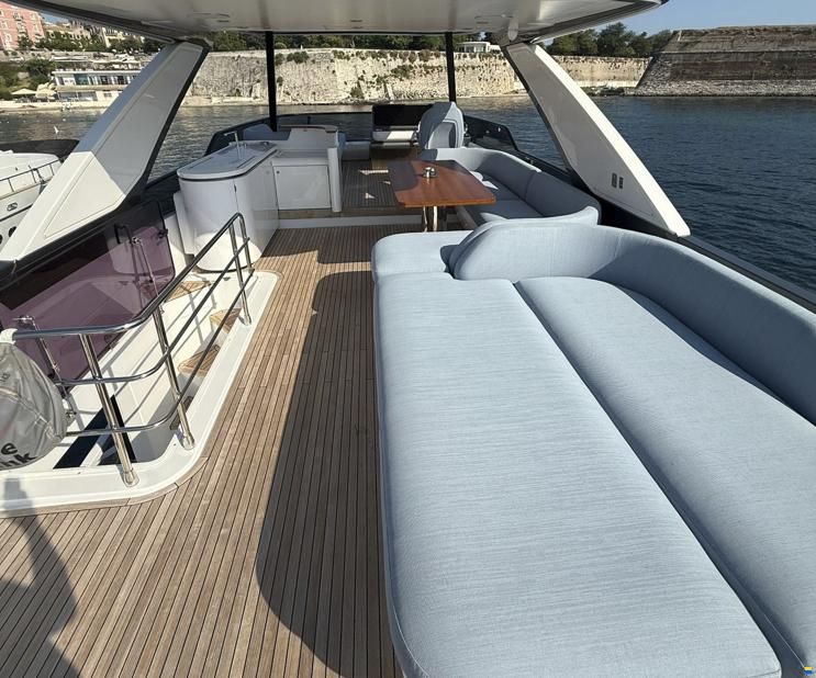 Azimut 68 FLY