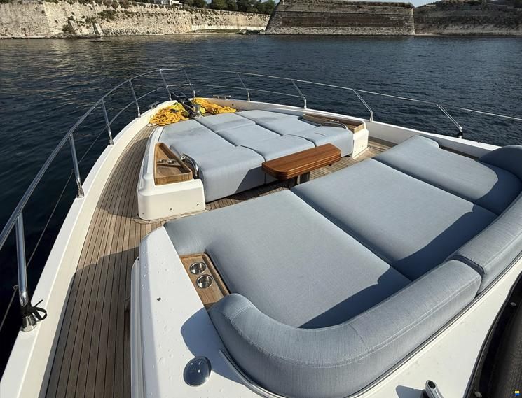 Azimut 68 FLY