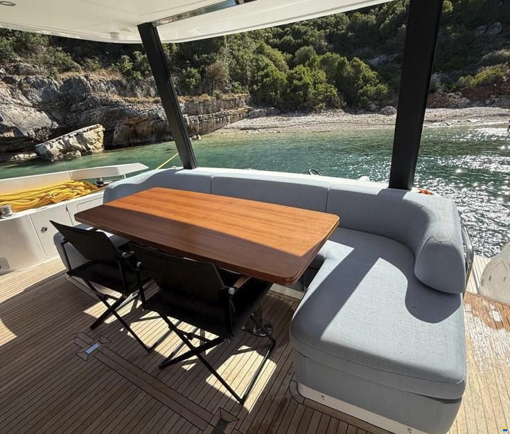 Azimut 68 FLY