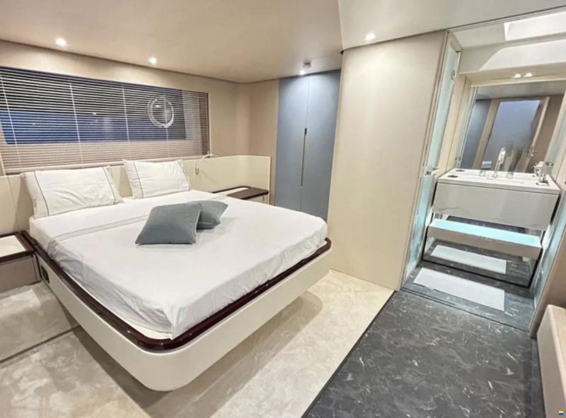 Azimut 68 FLY
