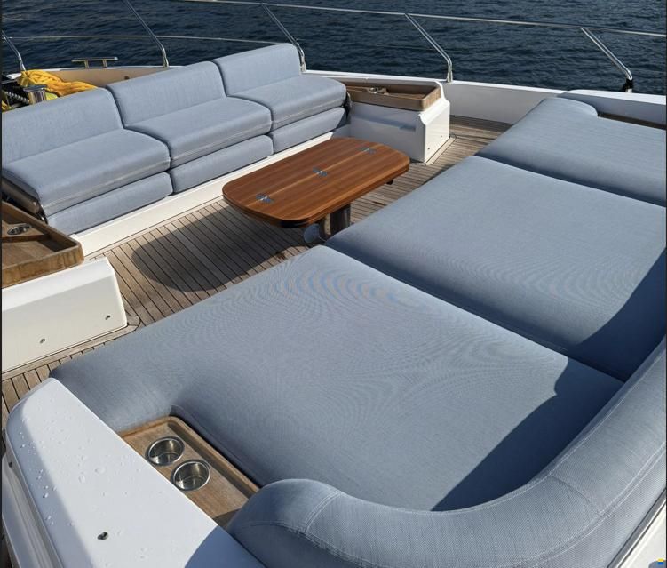 Azimut 68 FLY
