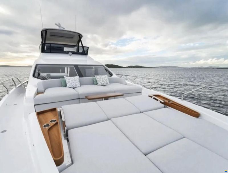 Azimut 68 FLY