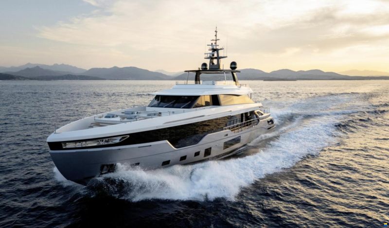 Azimut Grande 38 Trideck