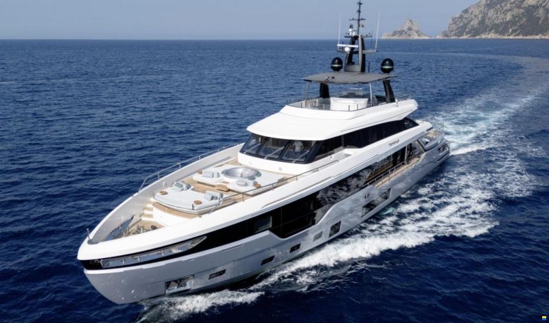 Azimut Grande 38 Trideck