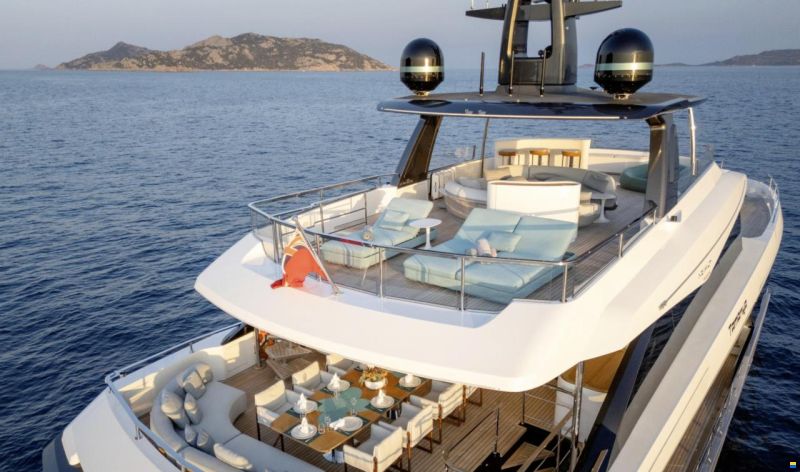 Azimut Grande 38 Trideck