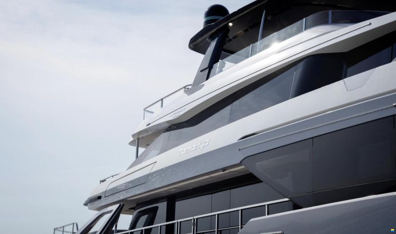 Azimut Grande 38 Trideck