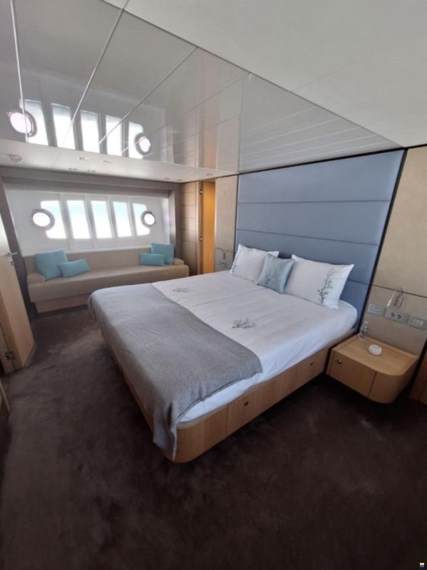 Ferretti 960