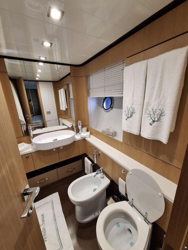 Ferretti 960