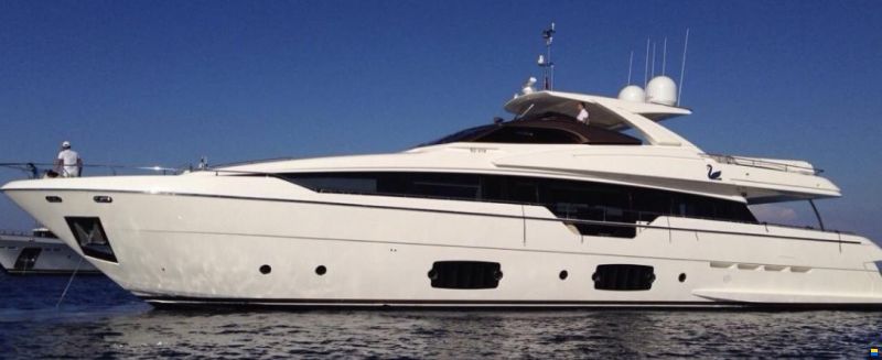 Ferretti 960