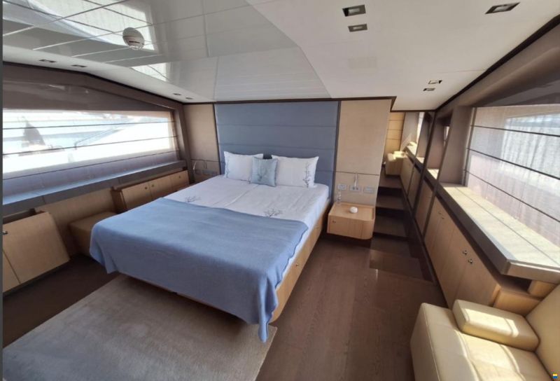 Ferretti 960