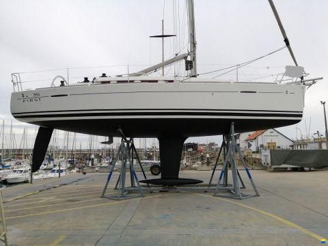 Beneteau First 35