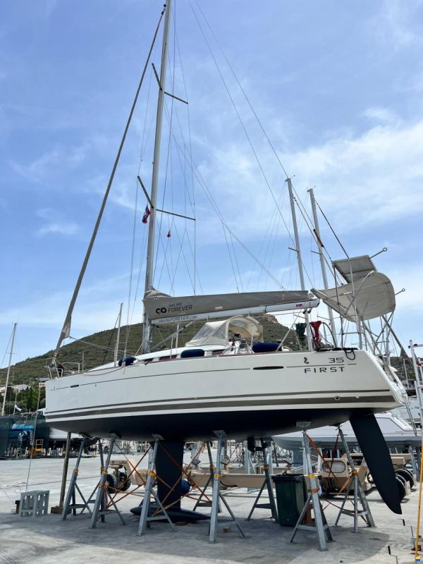 Beneteau First 35