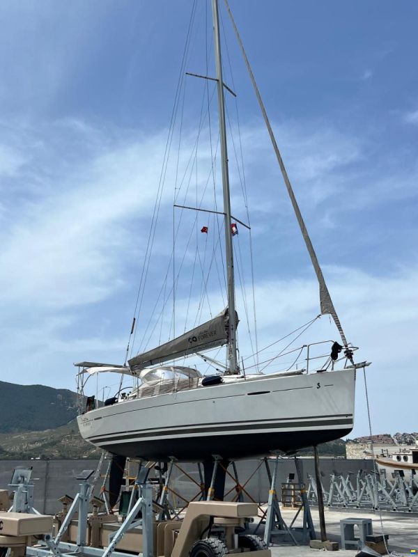 Beneteau First 35