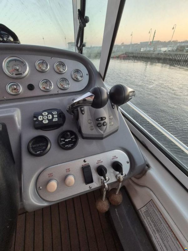 Cruisers 370 Express