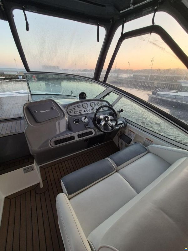 Cruisers 370 Express
