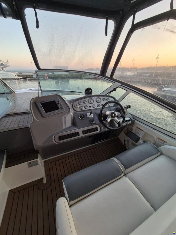 Cruisers 370 Express