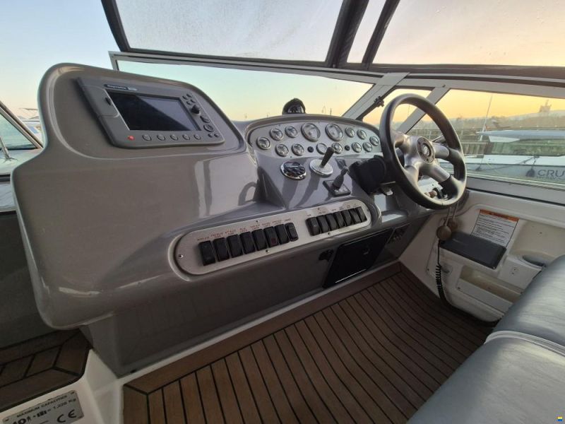 Cruisers 370 Express