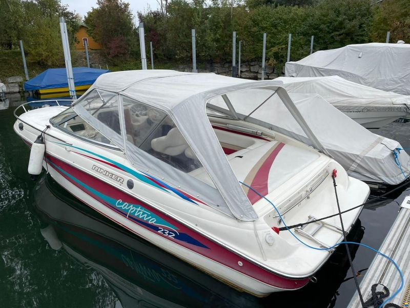 Rinker 232 Captiva Cuddy