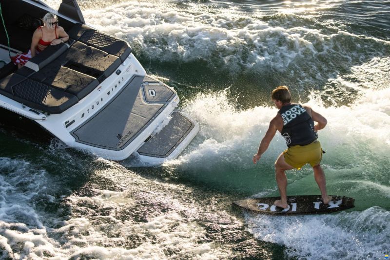Four Winns H4 Surf Edition
