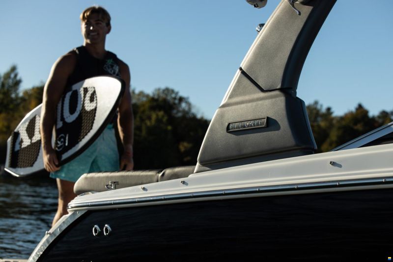Four Winns H4 Surf Edition