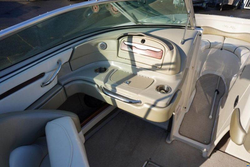 Sea Ray 220 SELECT