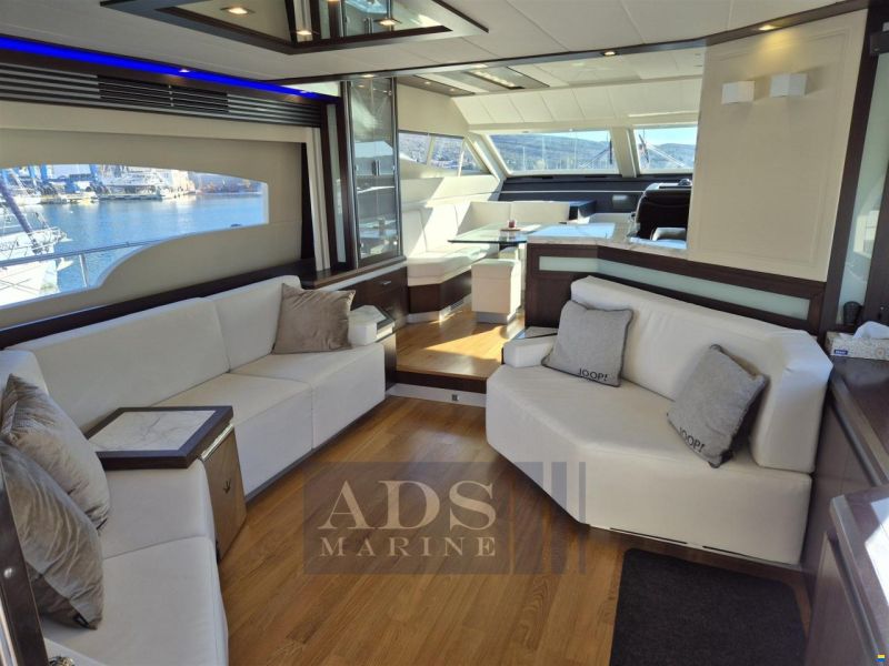 Dominator 62