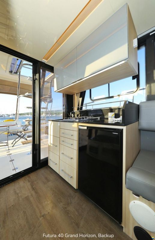 Cobra Futura 40 Grand Horizon