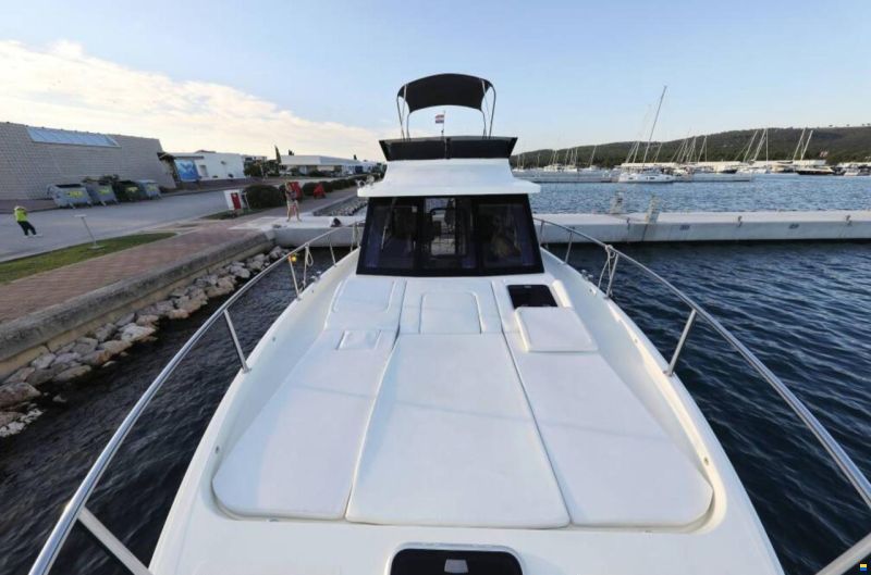 Cobra Futura 40 Grand Horizon