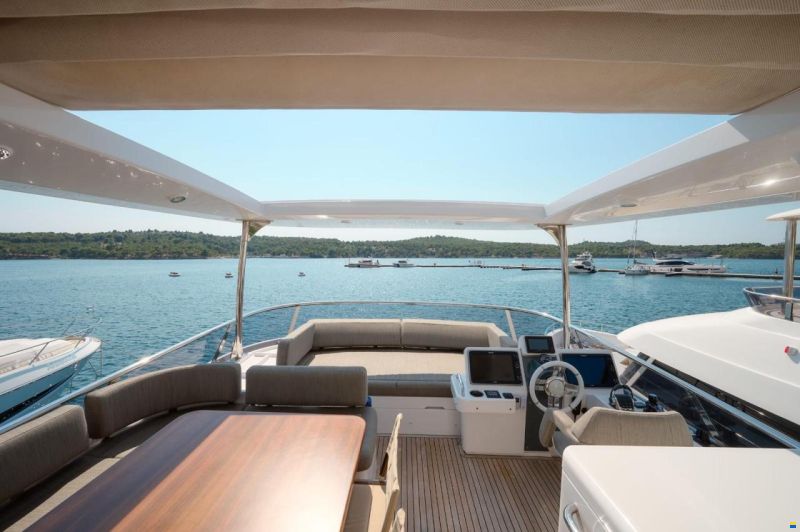 Azimut Magellano 66