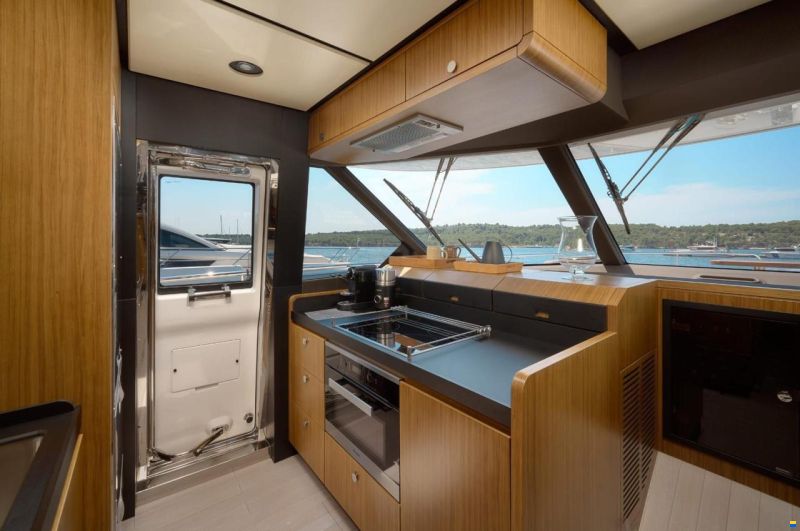 Azimut Magellano 66