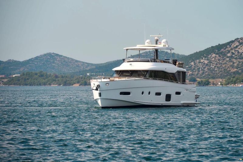 Azimut Magellano 66