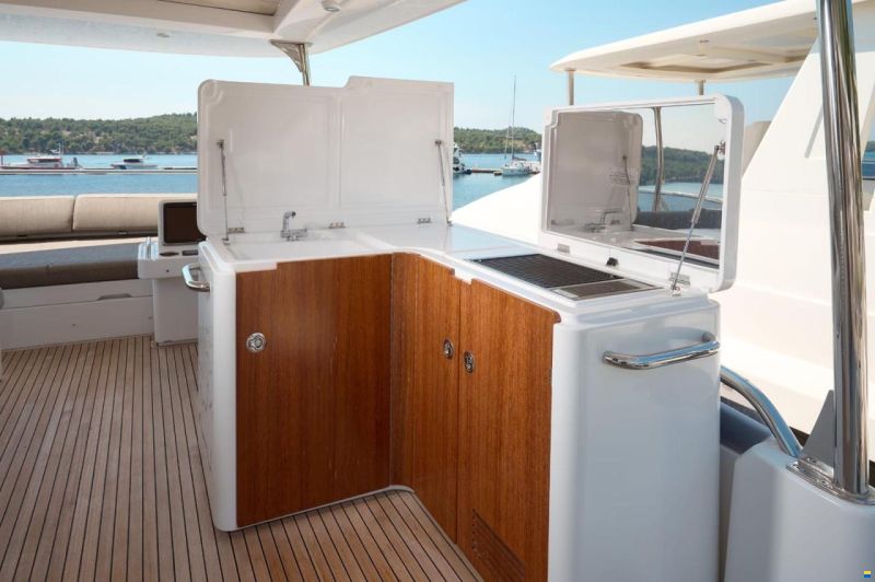 Azimut Magellano 66