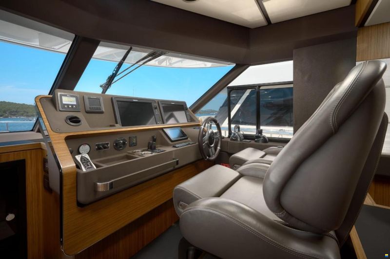 Azimut Magellano 66