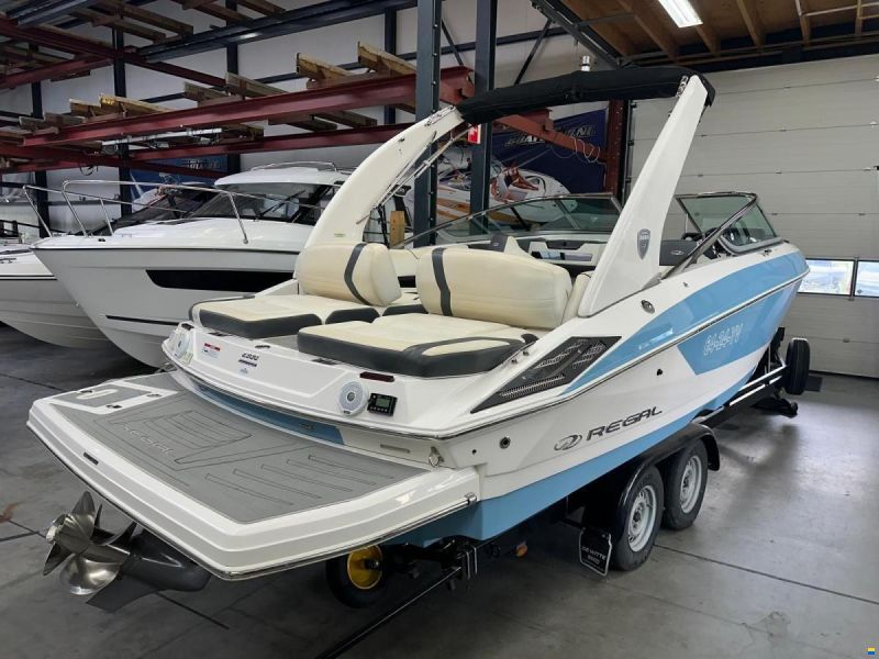 Regal 2300 Bowrider