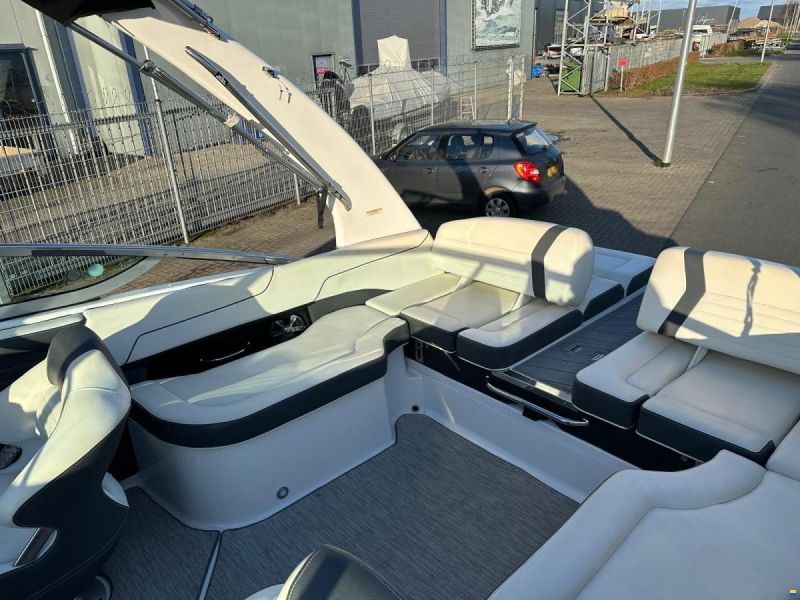 Regal 2300 Bowrider