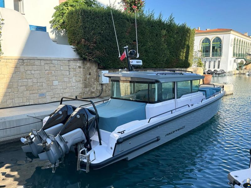 Axopar 37 Cross Cabin